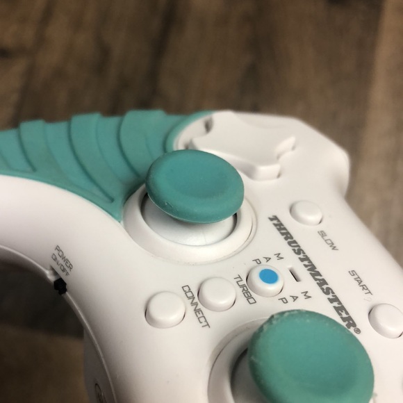 Thrustmaster T-Wireless Controller For For Wii 2E - Picture 6 of 6